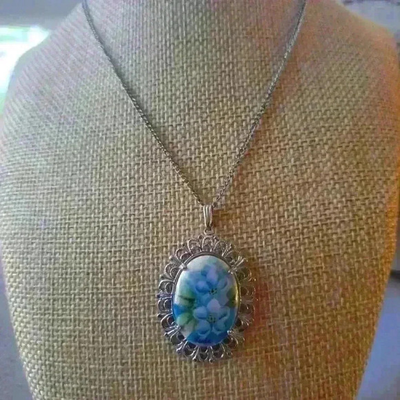 Handpainted porcelain necklace - Picture 3 of 4